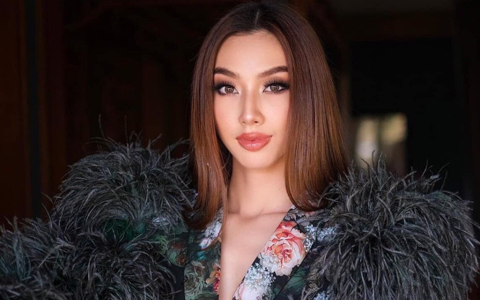 Không cần cut-out táo bạo, Thùy Tiên trổ tài cat-walk khoe thềm ngực lấp ló 'đốt mắt' người nhìn Ảnh 2