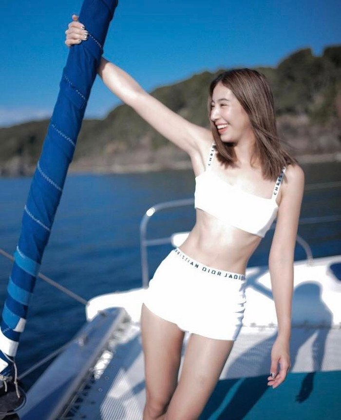 Mint Chalida khoe dáng khỏe khoắn với thiết kế vừa kín đáo vừa năng động