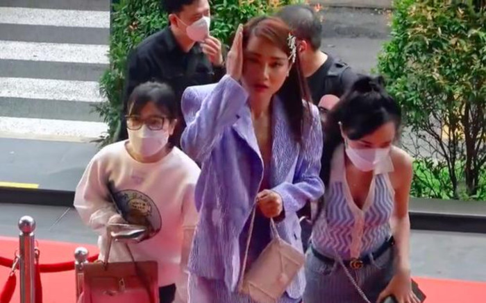 'Mẹ bỉm' Nhã Phương lên đồ khoe thần thái đỉnh cao, ảnh fancam liệu có còn xuất sắc? Ảnh 2