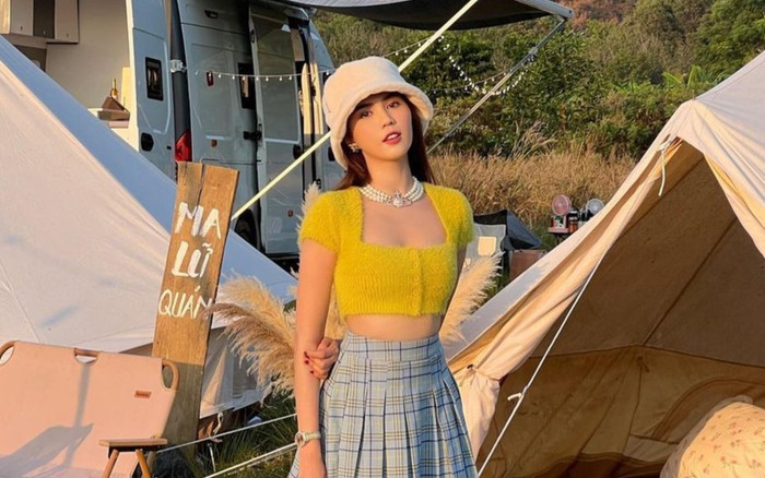 Ngọc Trinh ăn gian tuổi với set đồ 'teen girl' nhưng sự chú ý lại rơi vào thứ khác Ảnh 2