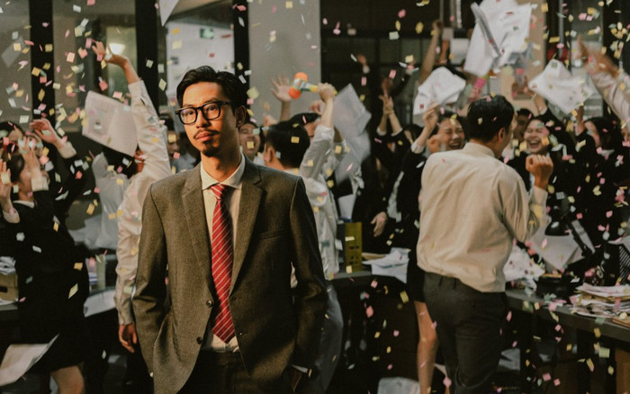 Hóa thân tận 5 hình tượng trong MV mới, Đen lấy nước mắt khán giả khi khai thác góc nhìn về mẹ đầy mới mẻ Ảnh 2