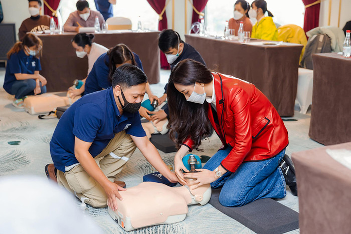 Nàng hậu tích cực tham gia các hoạt động xã hội, cô hạn chế xuất hiện tại các sự kiện giải trí.