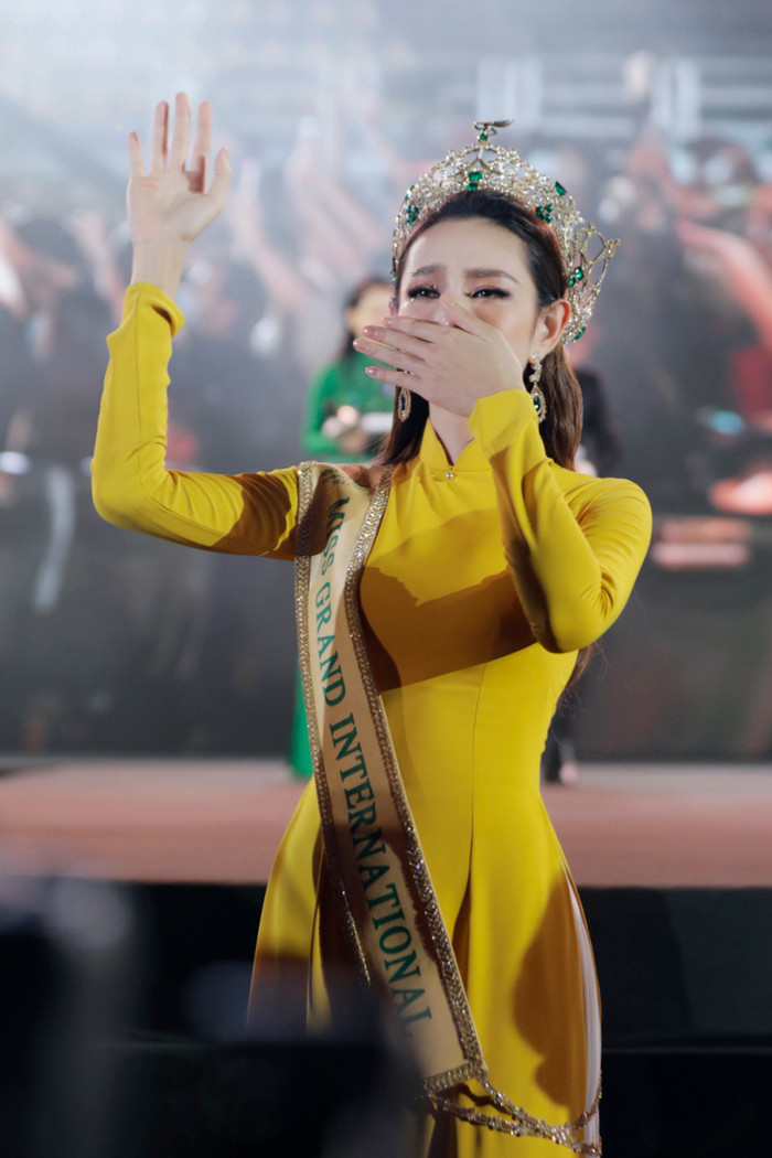 Nhan sắc Việt 2021 'chuyển mình' trong mùa dịch: Đỗ Hà - Kim Duyên dương tính Covid-19 Ảnh 25