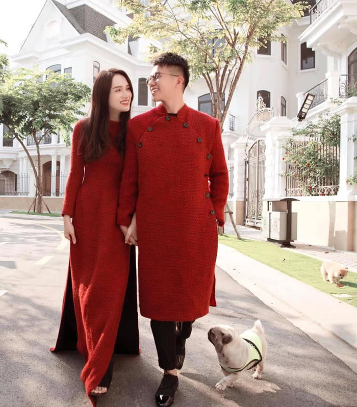 Hương Giang và người yêu là cặp đôi có cùng sở thích thời trang nên rất thường chọn đồ tinh tế mỗi khi sánh bước bên nhau.