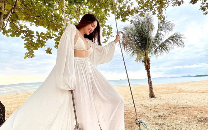 Hồ Ngọc Hà khoe eo tuyệt đẹp khi đi du lịch Phú Quốc với gia đình Ảnh 2