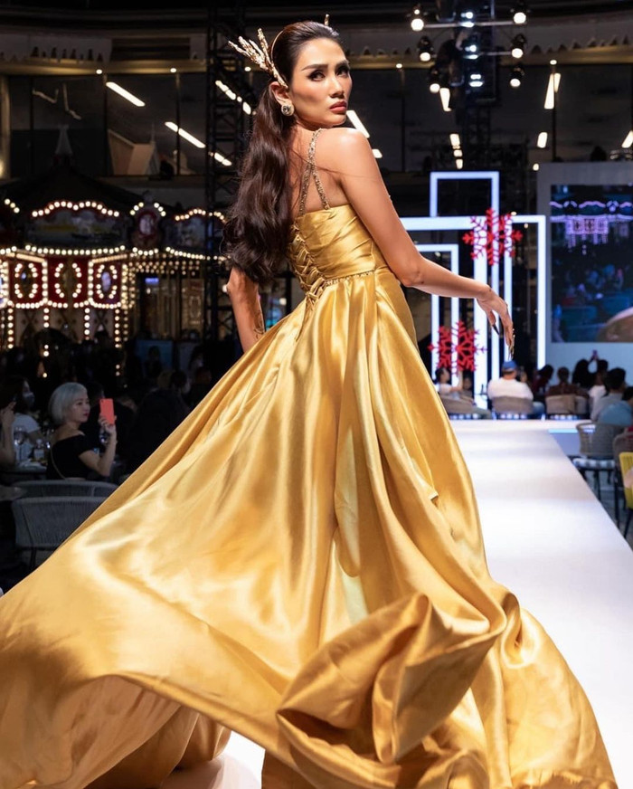 Xứng danh trò cưng, á hậu Ngọc Thảo catwalk điêu luyện không kém cô giáo Võ Hoàng Yến Ảnh 2