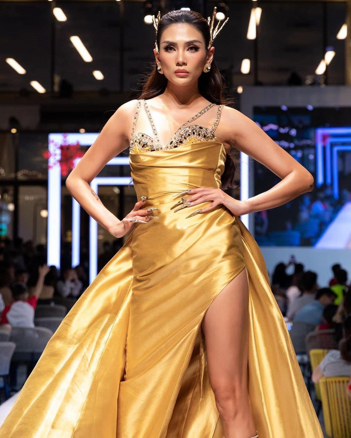 Xứng danh trò cưng, á hậu Ngọc Thảo catwalk điêu luyện không kém cô giáo Võ Hoàng Yến Ảnh 3