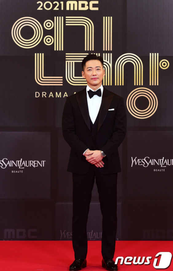 Kết quả MBC Drama Awards 2021: Lee Se Young và Lee Junho ngậm ngùi 'nhường' cúp Daesang cho nhân vật này Ảnh 5