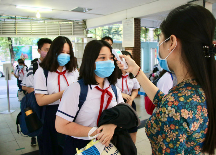 TP.HCM cho phép học sinh lớp 7, 8, 10, 11 trở lại trường từ ngày 4/1/2022 Ảnh 1