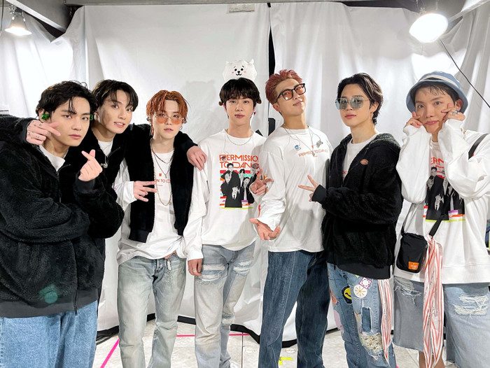 Vì đang nghỉ ngơi sau lịch trình nước ngoài nên BTS không thể tham dự lễ trao giải.