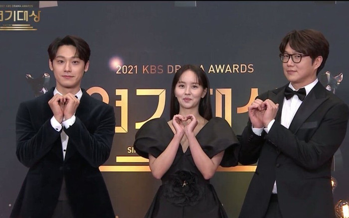 Thảm đỏ 'KBS Drama Awards 2021': Jeon So Min 'chặt đẹp' Kim So Hyun, Krystal xinh đẹp như nữ thần Ảnh 2
