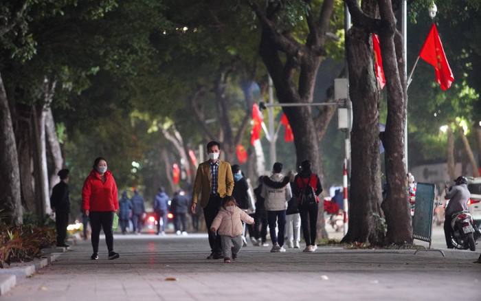 Hà Nội: Những con phố vắng lặng trong đêm giao thừa Ảnh 2