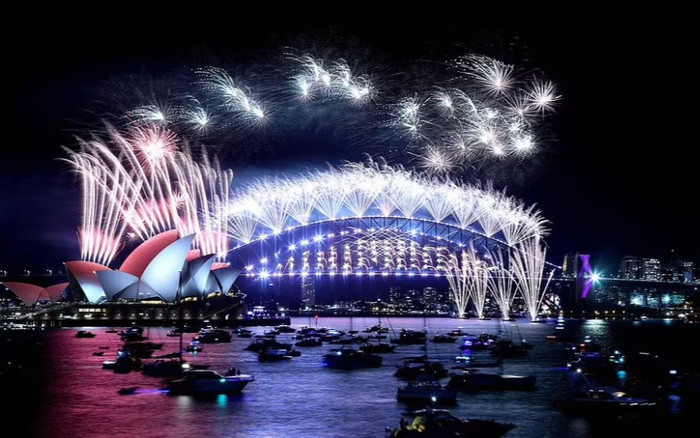 Thế giới rộn ràng bước sang năm mới 2022, pháo hoa sáng rực ở một số nước Ảnh 2