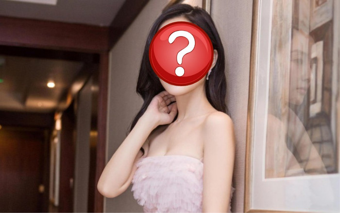 Tin hẹn hò kết năm: 'Tóm sống' hình ảnh nữ diễn viên đưa tình trẻ về nhà riêng Ảnh 2