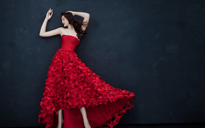 'Chị đại' Thanh Hằng khoe thần thái quyến rũ, đẹp sắc sảo trong ngày đầu năm Ảnh 2