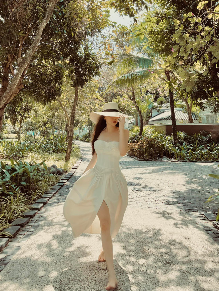 Dù đang trong thời kỳ bỉm sữa nhưng Hồ Ngọc Hà vẫn được đánh giá có vóc dáng gợi cảm và thu hút trong các bộ ảnh.