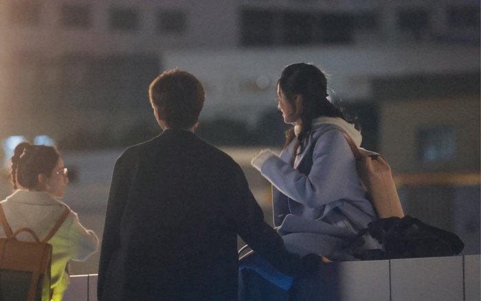 Trần Phi Vũ và Trương Tịnh Nghi rải đường đầu năm với loạt poster mới 'Chiếc bật lửa và váy công chúa' Ảnh 11