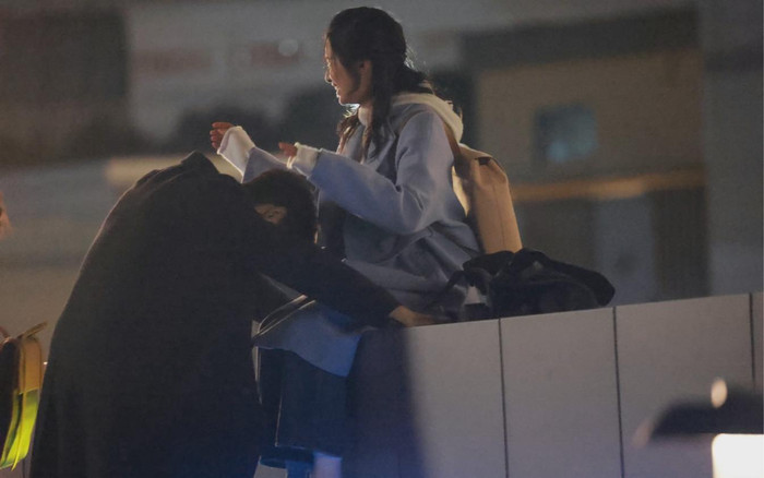 Trần Phi Vũ và Trương Tịnh Nghi rải đường đầu năm với loạt poster mới 'Chiếc bật lửa và váy công chúa' Ảnh 10