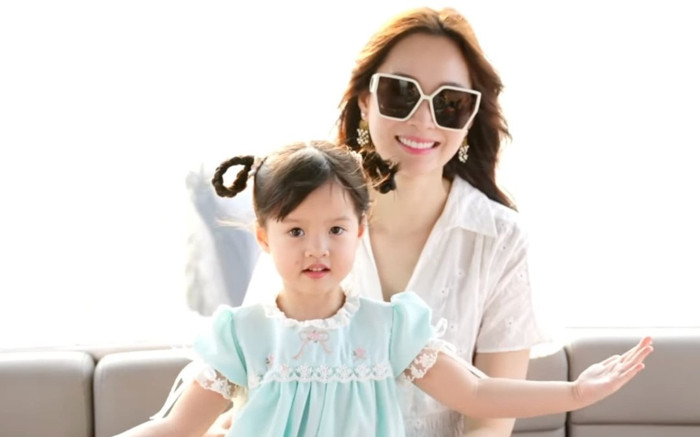 Ông xã Đặng Thu Thảo khoe clip chúc mừng năm mới vợ, nhan sắc nàng Hậu khiến nhiều người xuýt xoa Ảnh 2