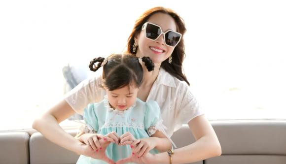 Ai nấy đều phải trầm trồ, dành lời khen ngợi trước sự thông minh của con gái đầu lòng nhà Đặng Thu Thảo.