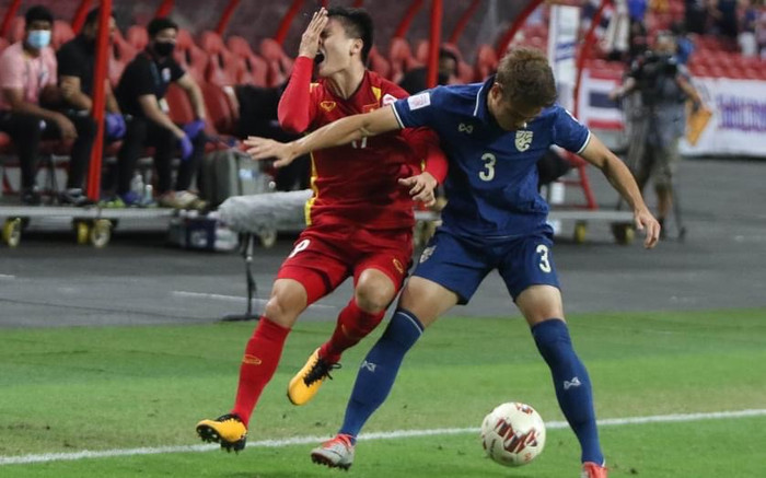 Thái Lan vô địch số thẻ vàng và gấp đôi tuyển Việt Nam, Theerathon đá xấu nhất! Ảnh 2