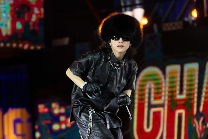 Giữa ồn ào 'đạo nhái' phong cách, xuất hiện clip Sơn Tùng ngồi xem G-Dragon hát kèm biểu cảm thích thú? Ảnh 7