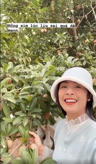 Ngọc Hân hào hứng khi thăm quan khu vườn.