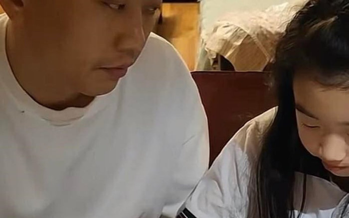 Dạy con gái vẽ con tôm, ông bố nảy ra sáng kiến khiến dân tình vừa buồn cười vừa phải dành lời khen ngợi Ảnh 2