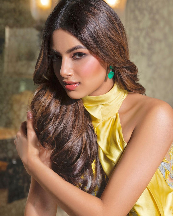 Tân Miss Universe gặp nhiều tin đồn thất thiệt sau khi đăng quang nhưng chọn cách im lặng, cô không đăng đàn giải thích như nhiều người đẹp khác. Đây là lần hiếm hoi cô nhận lời phỏng vấn báo chí.
