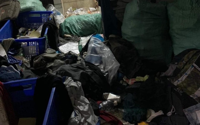 Nam sinh quỵt 3 tháng tiền trọ và bỏ trốn, chủ nhà xuống kiểm tra 'chết sững' với cảnh tượng bên trong Ảnh 2