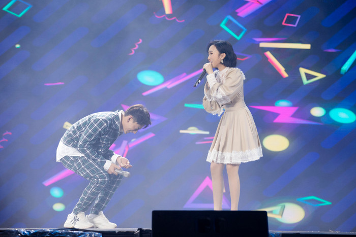 Song ca cùng nhau trong ca khúc đầy ngọt ngào, Diệu Nhi đã làm gì khiến Issac không thể hát được thế này? Ảnh 5