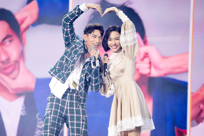 Một số khoảnh khắc đầy đáng yêu của cả hai trong màn song ca cùng nhau.
