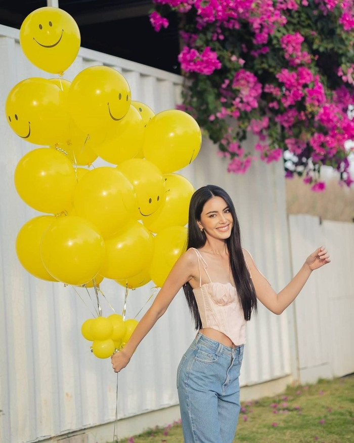 Mai Davika mang màu sắc tươi vui và năng động trong bộ ảnh chào năm mới 2022