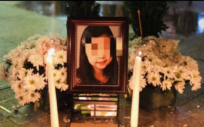 Bé gái 8 tuổi bị bạo hành tử vong: Ngày bé học online, bạn bè đều nghe tiếng người phụ nữ la hét, đập đồ Ảnh 2