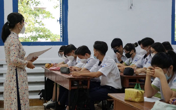 TP.HCM đón hơn 600.000 học sinh lớp 7, 8, 10, 11 trở lại trường học trực tiếp sau thời gian dài ở nhà Ảnh 2