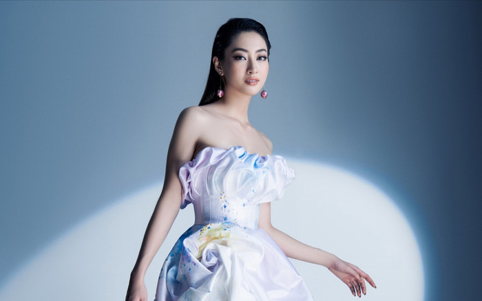 Lương Thùy Linh khoe chân dài trứ danh, đẹp như đoá hoa khiến fan thả tim không ngớt Ảnh 2