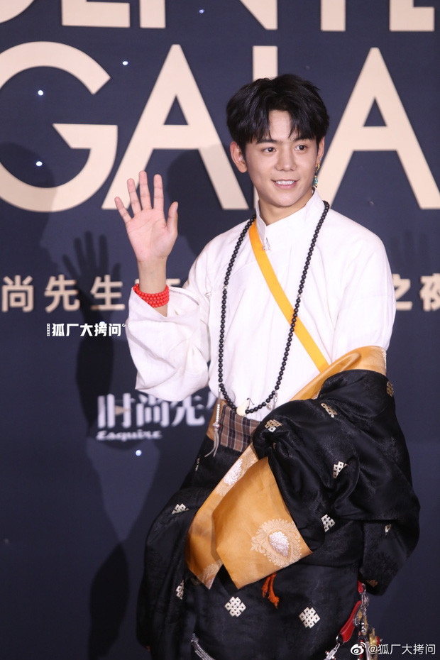 'Nam thần Tây Tạng' Đinh Chân.