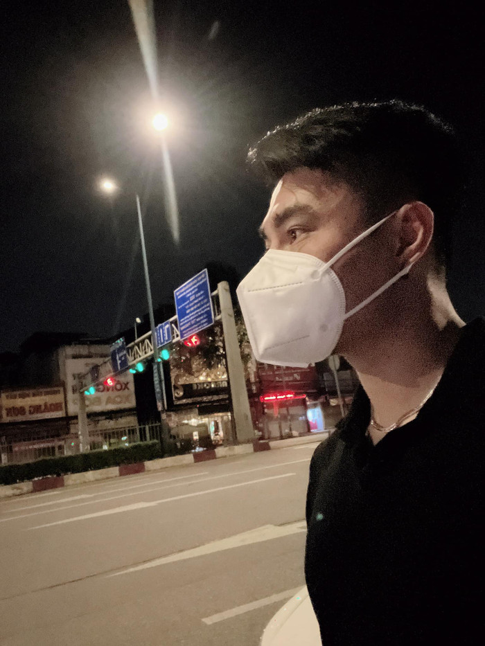 Lê Dương Bảo Lâm chia sẻ hình ảnh bị hư xe giữa đường.