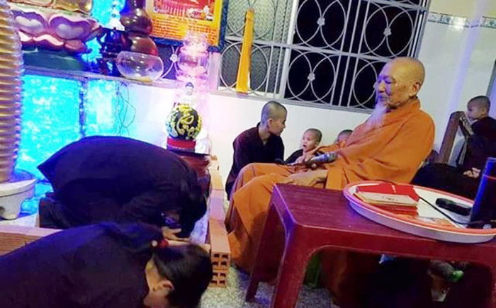 'Thầy ông nội' Lê Tùng Vân vừa bị khởi tố về 3 tội danh cùng lúc