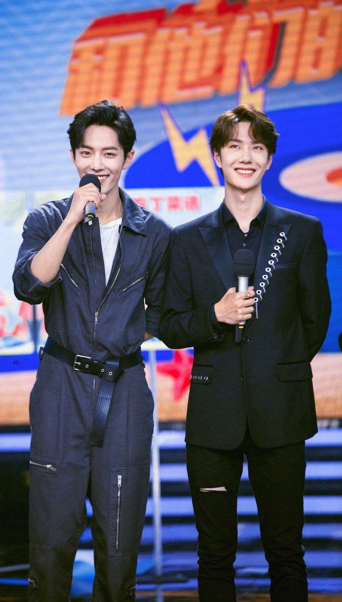 Fan bồi hồi nụ hôn Vương Nhất Bác dành cho Tiêu Chiến và những giọt nước mắt đầm đìa trên sân khấu Ảnh 5