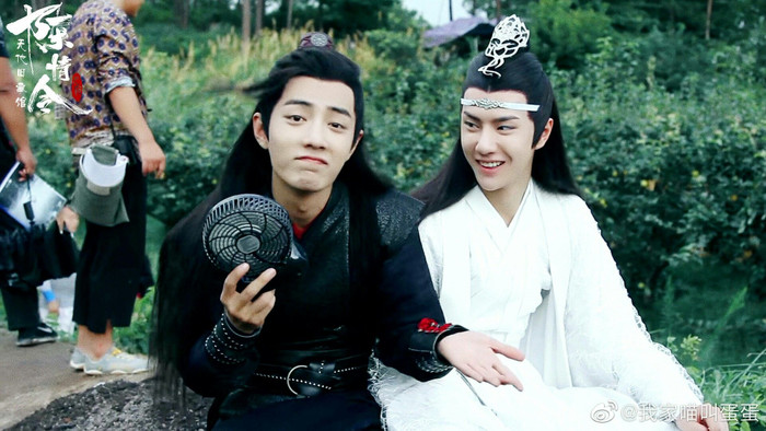 Fan bồi hồi nụ hôn Vương Nhất Bác dành cho Tiêu Chiến và những giọt nước mắt đầm đìa trên sân khấu Ảnh 3