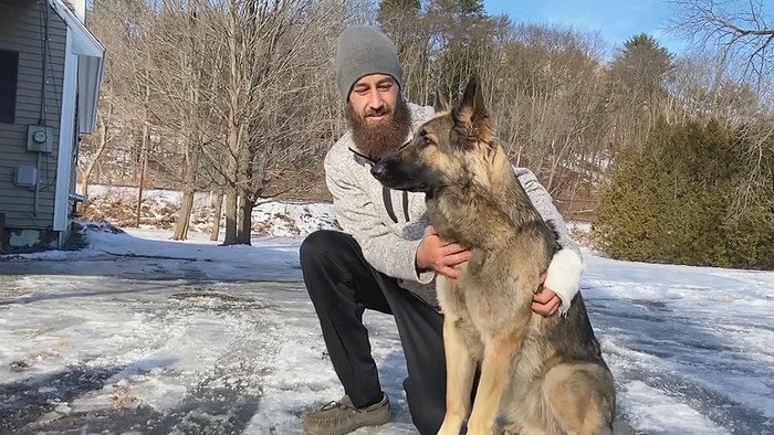 Cam Laundry và con chó cưng Tinsley.