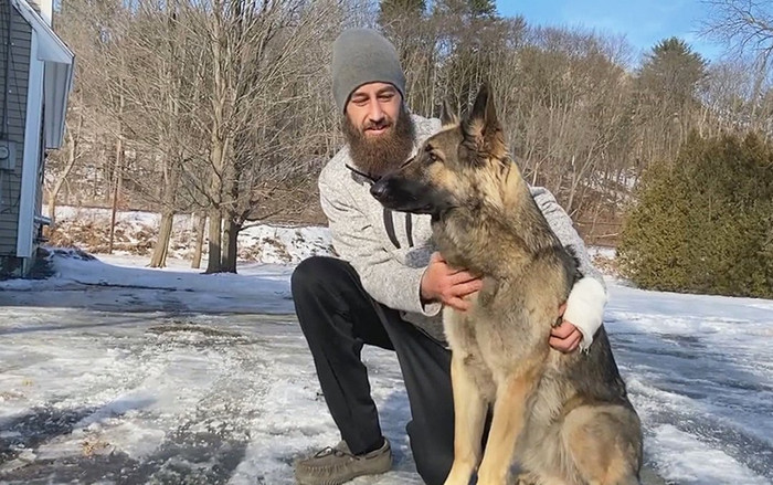 Chó thông minh tìm cảnh sát cứu sống chủ gặp tai nạn Ảnh 2