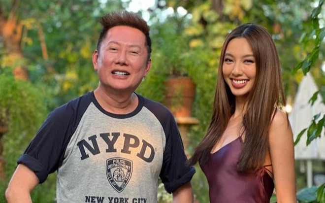 Chủ tịch Miss Grand 'trao của hồi môn' cho Thùy Tiên trước giờ lên đường về nước Ảnh 2