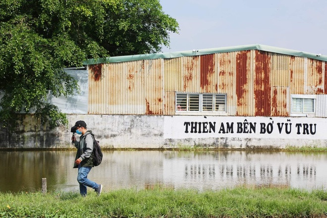 Tịnh Thất Bồng Lai sau này được đổi tên thành 'Thiền Am Bên Bờ Vũ Trụ'