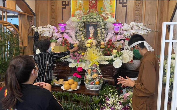 Con gái Phi Nhung gây xúc động khi tự tay làm điều đặc biệt nhân 100 ngày cố ca sĩ qua đời Ảnh 2