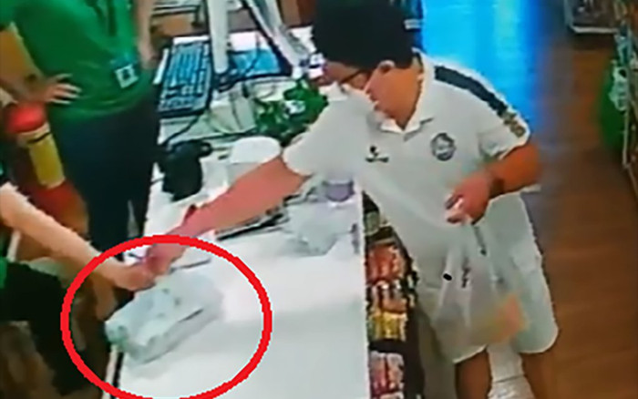 Nữ sinh viên làm thêm tại cửa hàng bị vị khách nam 'cầm nhầm' túi tiền Ảnh 2