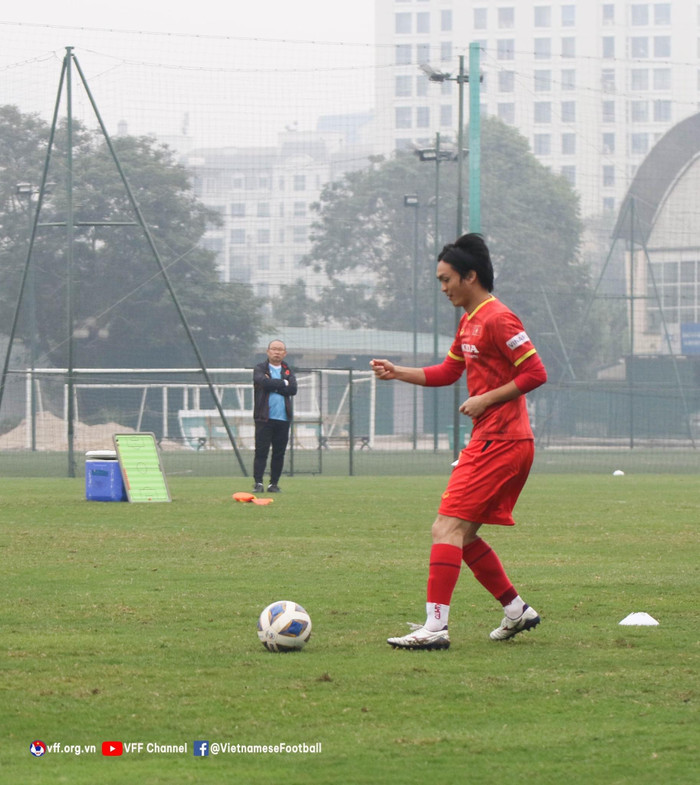 Ông Park quyết định cho Tuấn Anh nghỉ ngơi vì thể lực cạn kiệt. Ảnh: VFF