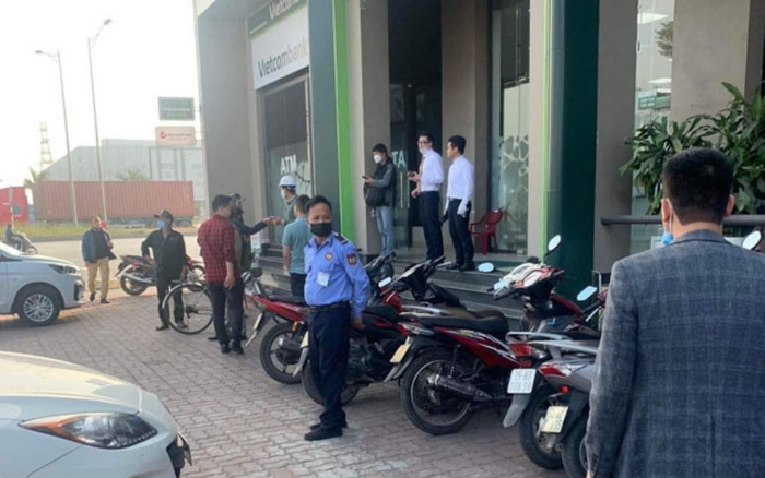 Truy bắt người đàn ông cầm vật nghi là súng, cướp ngân hàng ở Hải Phòng Ảnh 2