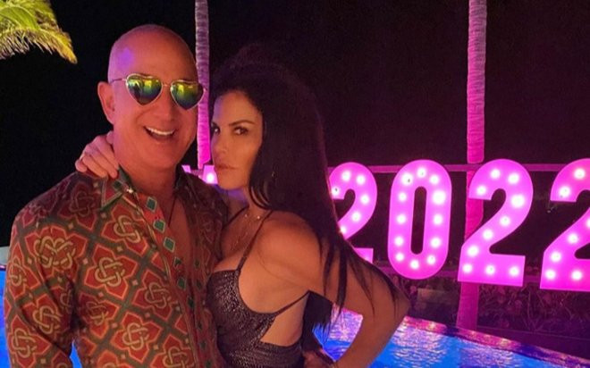 Tỷ phú Amazon bất ngờ bị 'chê', bạn gái lại khiến nhiều người trầm trồ vì quá khứ đa tình Ảnh 2